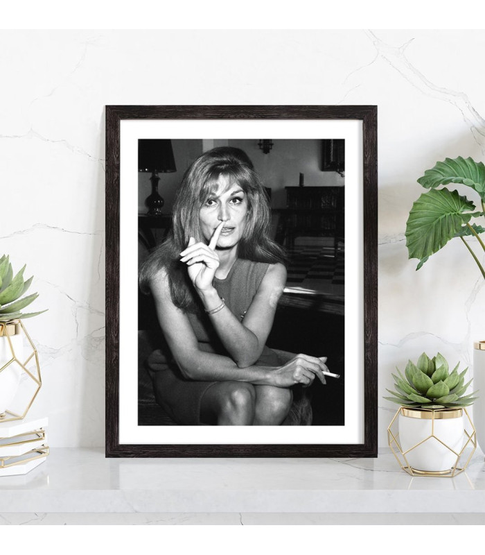  Affiche de la chanteuse Dalida en noir et blanc