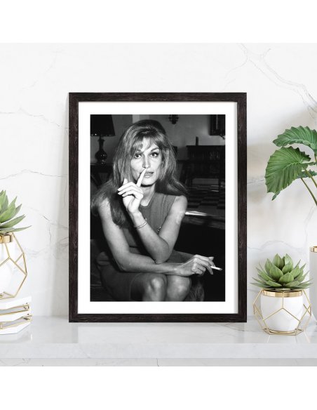 Affiche de la chanteuse Dalida en noir et blanc