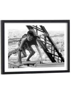 Affiche noir et blanc scène du film Un indien dans la ville