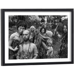 Affiche du film RRRrrrr!!! avec acteurs en costumes préhistoriques - poster cinéma encadré noir et blanc