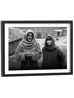 Affiche cinéma Le Nom de la Rose moines - poster avec cadre en bois noir