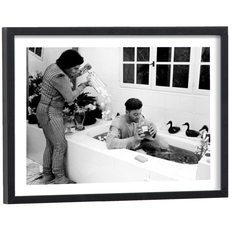 Affiche Les Visiteurs scène du bain noir et blanc - poster cinéma français encadré