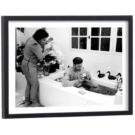 Affiche Les Visiteurs scène du bain noir et blanc - poster cinéma français encadré