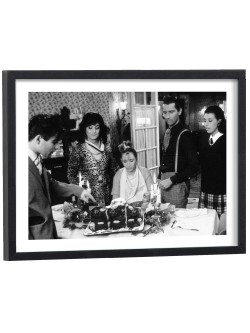 Le Père Noël est une Ordure scène du gâteau Le Kloug - affiche cinéma encadrée noir et blanc