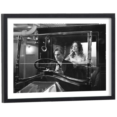 Affiche Titanic scène romantique Jack et Rose dans la voiture - poster cinéma encadré bois noir