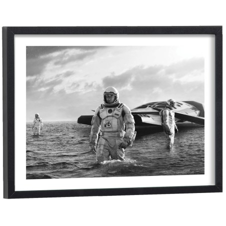 Affiche film Interstellar astronautes sur planète aquatique - poster cinéma encadré noir et blanc