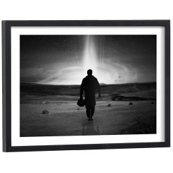 Affiche film Interstellar noir et blanc - silhouette face phénomène cosmique cadre bois noir