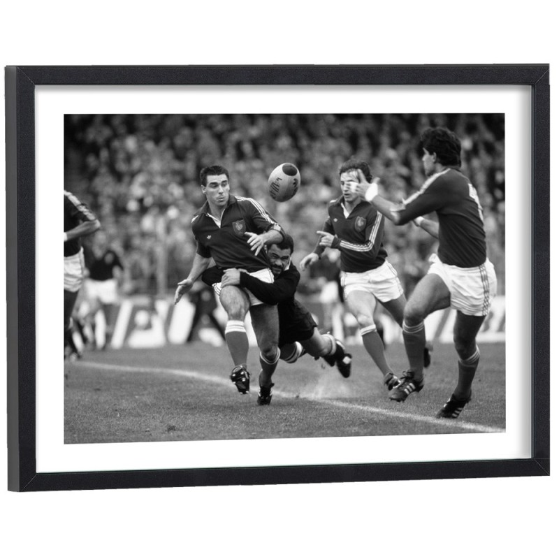 Match de rugby France All Blacks 1986 - affiche sport noir et blanc encadrée cadre bois