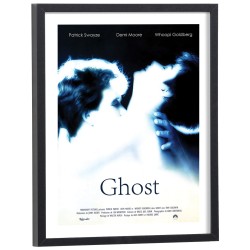 Affiche du film Ghost avec Patrick Swayze et Demi Moore - poster cinéma encadré cadre bois noir 30x40