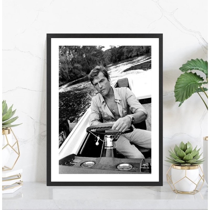 Affiche Roger Moore dans le film James Bond