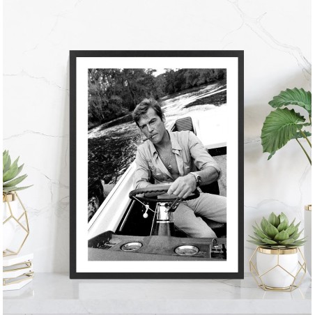 Affiche Roger Moore dans le film James Bond