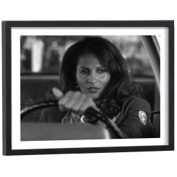 Affiche d'une scène du film Jackie Brown en noir et blanc
