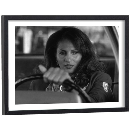 Affiche d'une scène du film Jackie Brown en noir et blanc