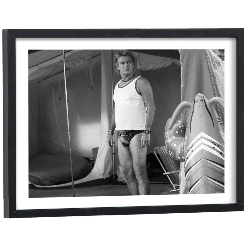 Affiche scène du film français Camping en noir et blanc